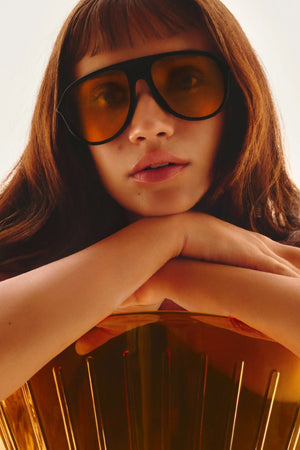 Quay Australia - Chart Topper Black Frame / Honey Lens