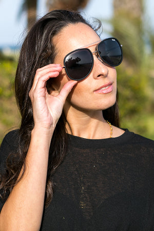 Quay Australia Sunglasses - Needing Fame BLACK/SMOKE