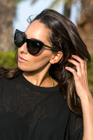 Quay Australia Sunglasses - Steal A Kiss BLACK/SMOKE