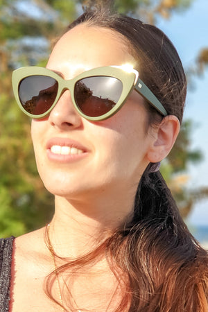 Le Specs – Beautiful Stranger Matte Khaki