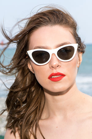 Le Specs – Enchantress White