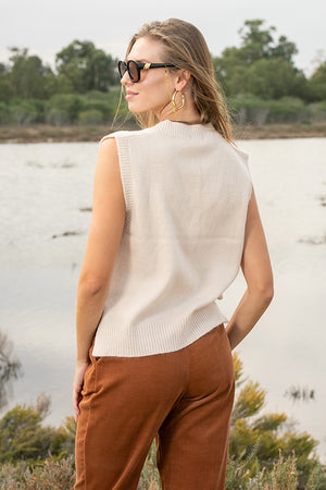 Queencii – Jolie Knitted Vest Beige