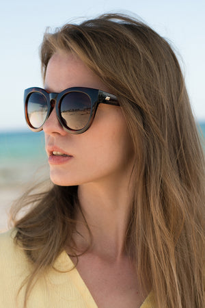 Le Specs – Jealous Games Toffee Tort