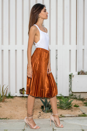 Queencii – 65cm Long Glow Night Metallic Pleated Long Skirt Caramel