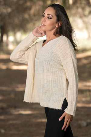 Queencii – Nancy V-Neck Sweater Apricot